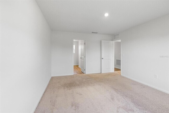 Building Photo - 612-612 Linnet Ct