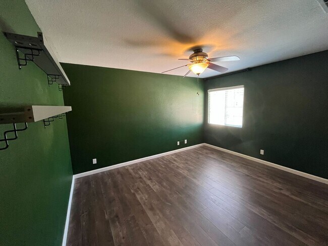 Building Photo - Modern Comfort & Space in South Corona – 4...