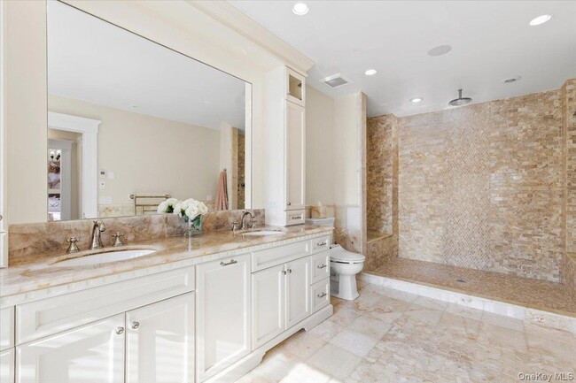 Building Photo - 47 Greenacres Ave