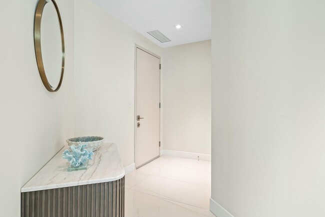 Building Photo - 3100 N Ocean Dr