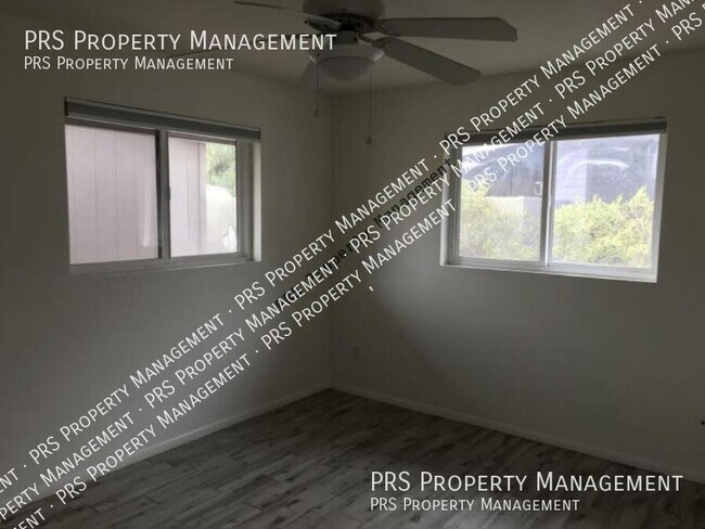 Building Photo - 603 E Solana Dr