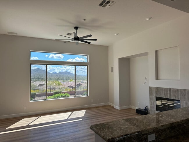 Building Photo - 42107 N Mountain Cove Dr