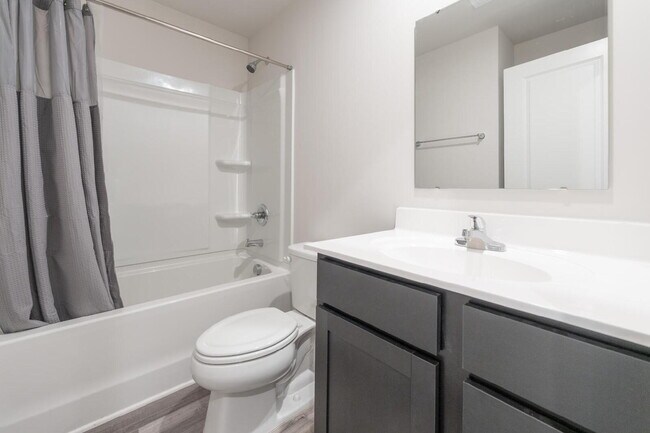 Building Photo - 3 bedroom, 2.5 bathroom townhouse.