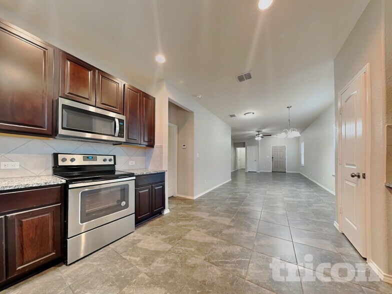 Building Photo - 125 Buttercup Bnd