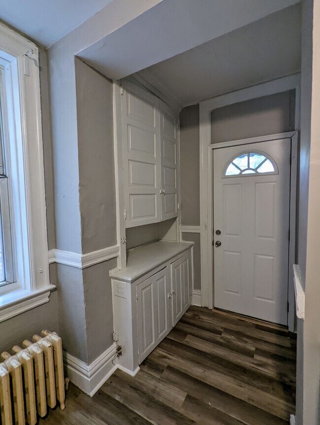 Building Photo - 229 Amber St