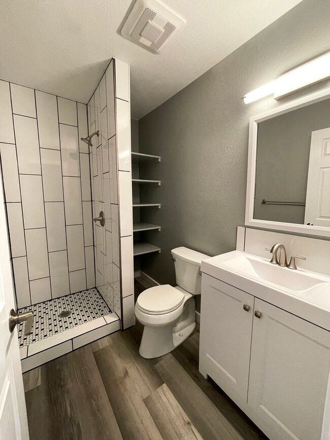 Building Photo - BACK-TO-SCHOOL SPECIAL!  Move in with just a $500 Security Deposit! Private Furnished Bedroom Acr...
