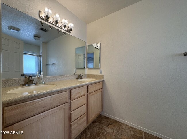 Building Photo - 3807 St Andrews Dr