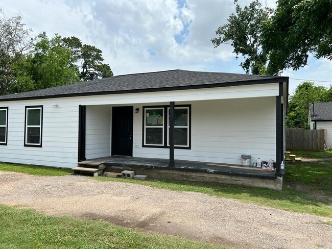 Building Photo - 710 Twin Oaks St