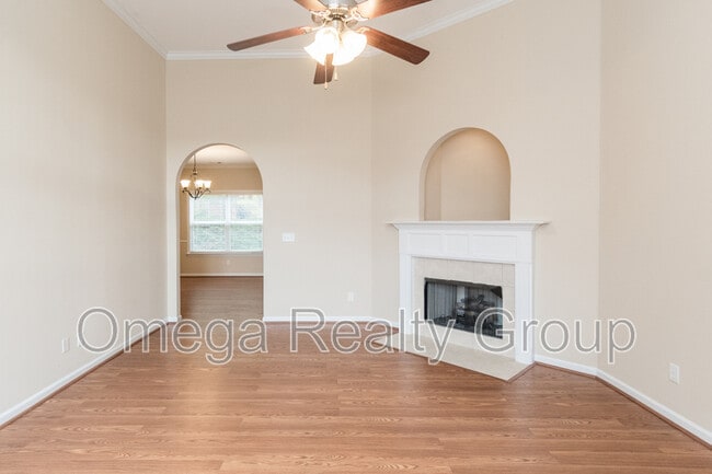 Building Photo - 4474 Fairmont Dr