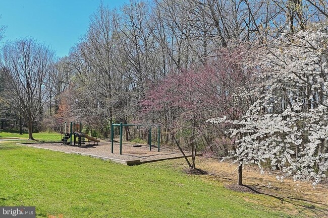 Building Photo - 7415 Gillingham Row