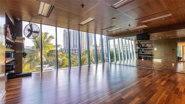 Building Photo - 333 Las Olas Way