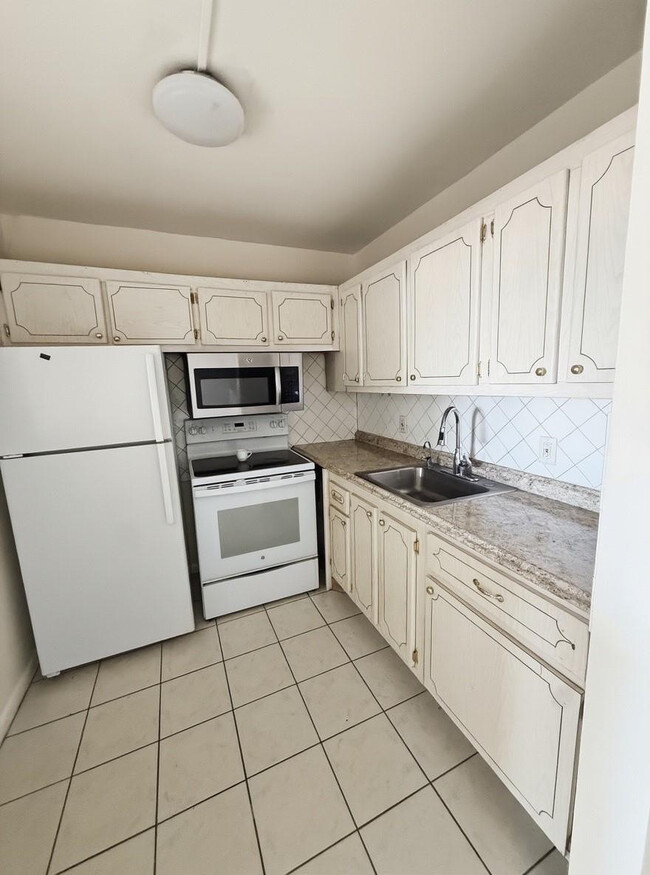 Building Photo - 85 Northampton E