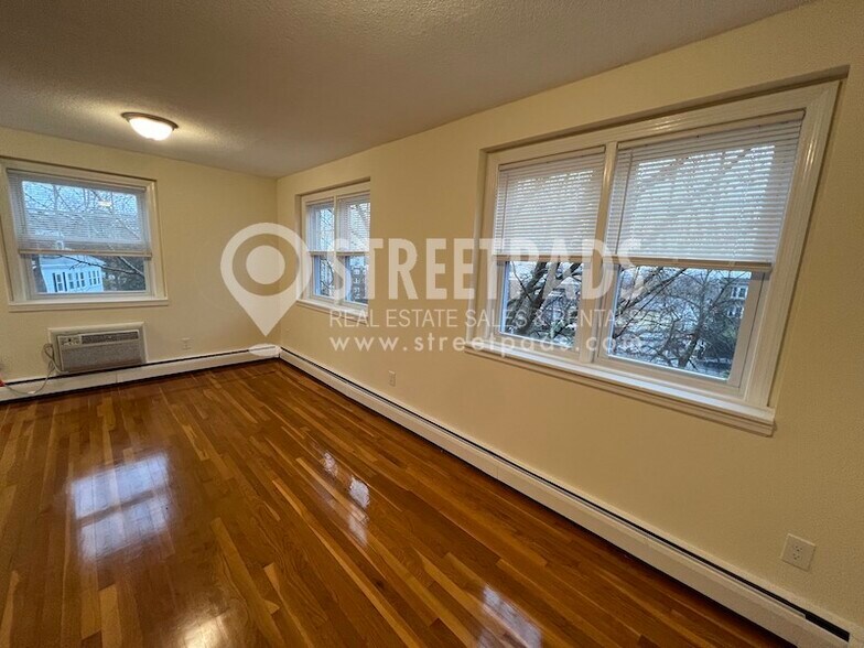 Building Photo - 2018 Commonwealth Avenue