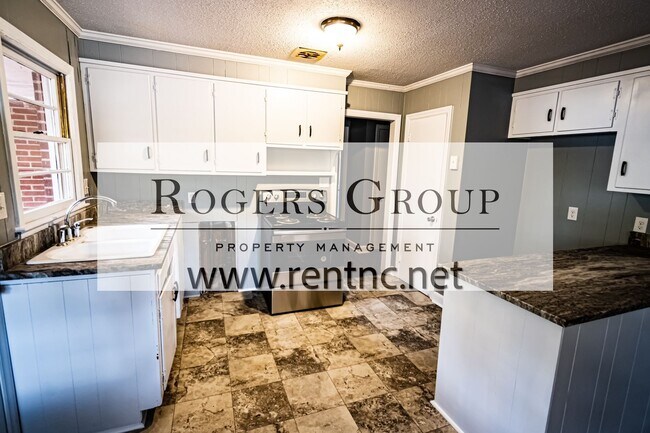 Building Photo - #106 - 104-106 Rollins Ave Duplex