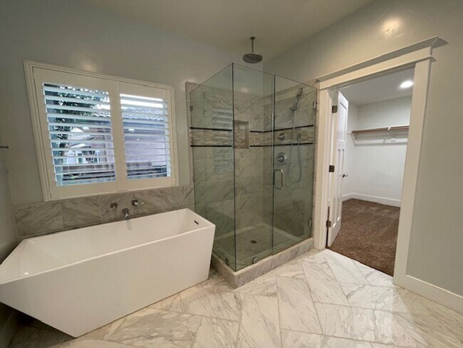 Building Photo - Classic Home with Modern Remodel and Huge Backyard in Desirable Arden Park Neighborhood!