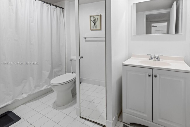 Building Photo - 4161 Forest Hill Dr
