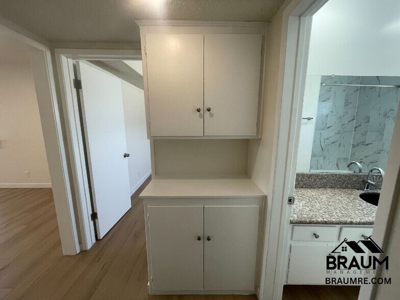 Building Photo - 6041 Whitsett Ave