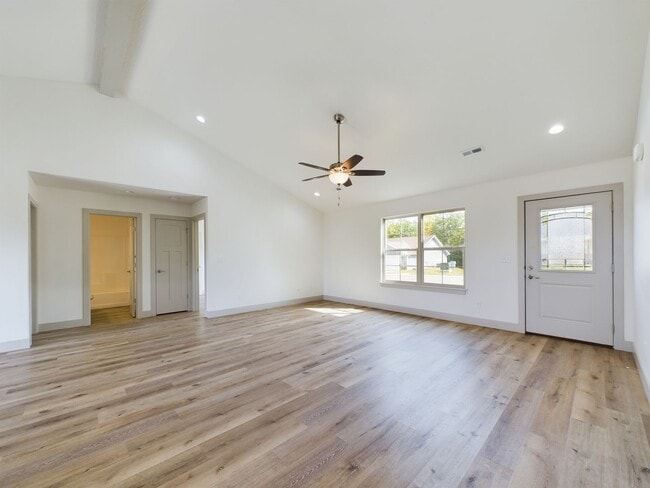 Building Photo - 3 Bed 2 Bath w/ Fence Built in 2022 Availa...