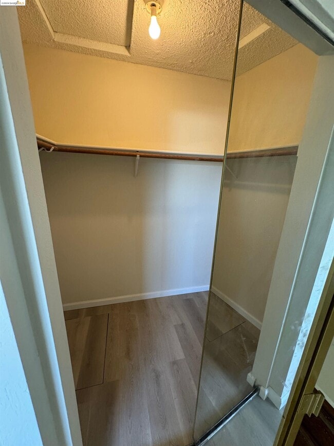 Building Photo - 912 Coyote Ct