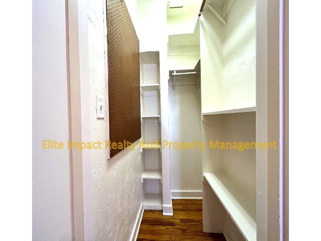 Building Photo - 1303 N Park Ave