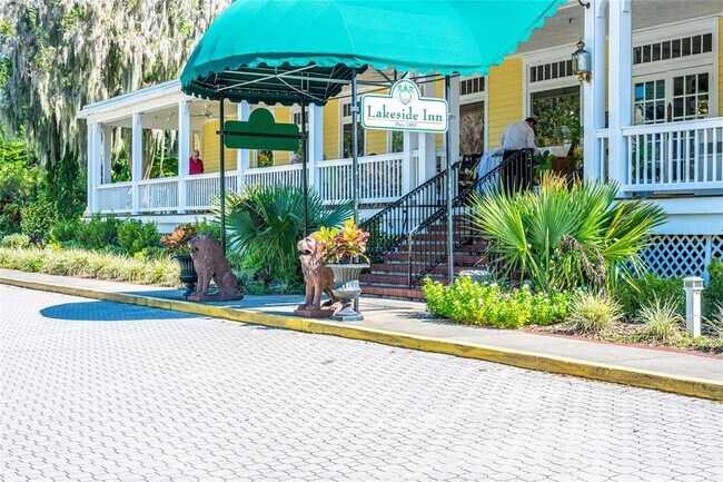 Building Photo - 245 S Rhodes St