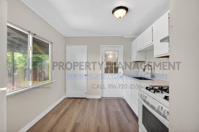 Building Photo - 302 Chennault Ct