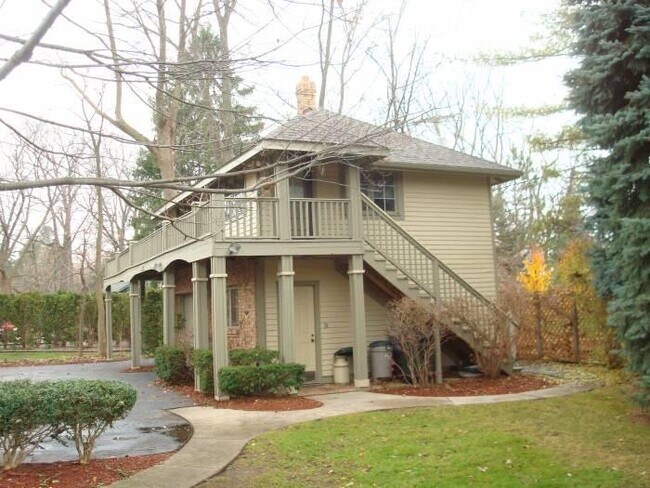 Building Photo - 3240 Pine Lake Rd