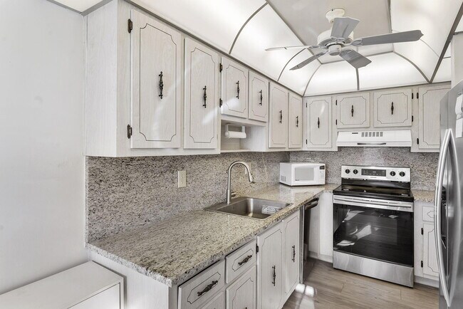 Building Photo - 1050 Citrus Way