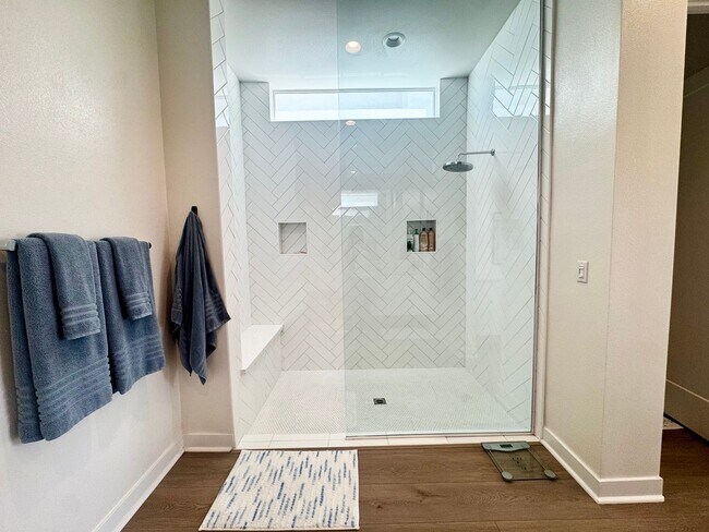 Building Photo - COMING SOON! STUNNING 3 Bedroom/2.5 bathroom in the highly desired Miralon Community!