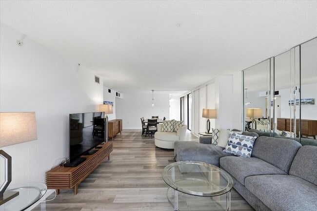 Building Photo - 400 Island Way