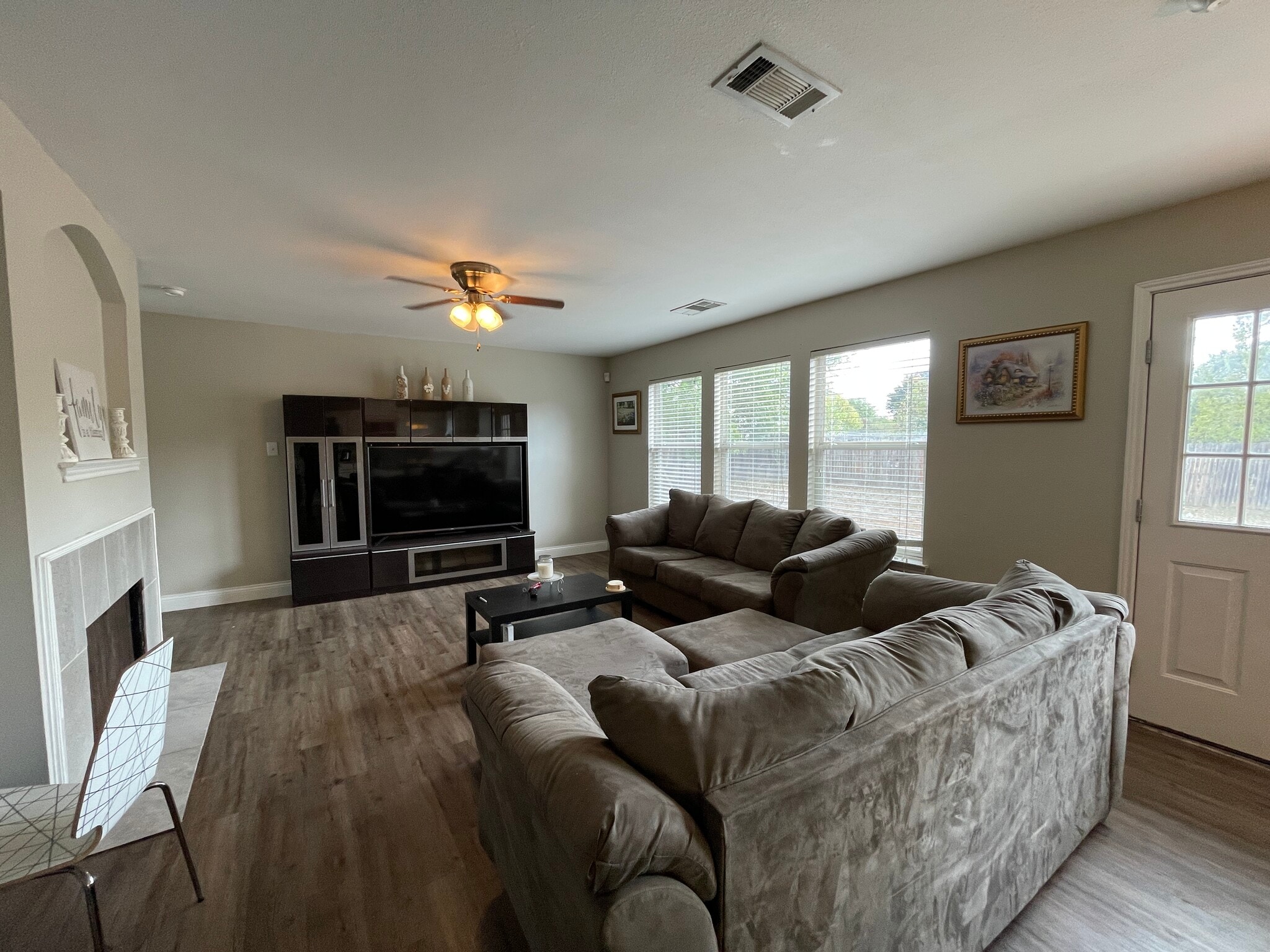 Building Photo - 10506 Tiger Way