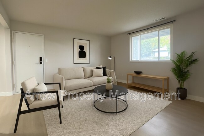 Building Photo - 535 W Saunders Ave