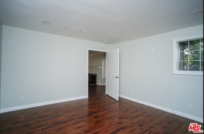 Building Photo - 6840 Nestle Ave