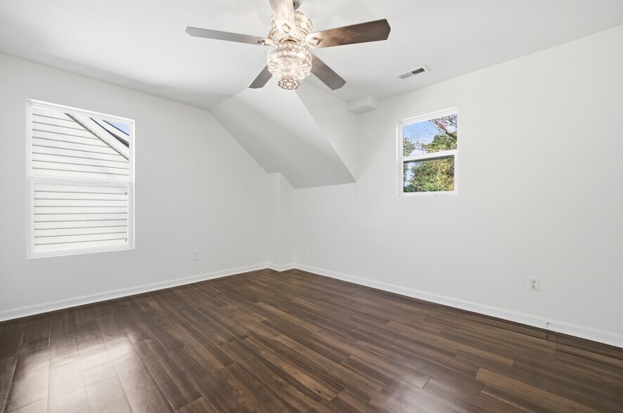 Building Photo - 16 Bagley St