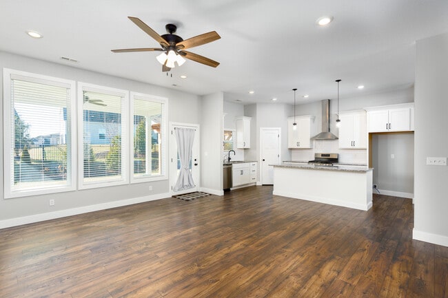 Building Photo - 4914 Glide Cv