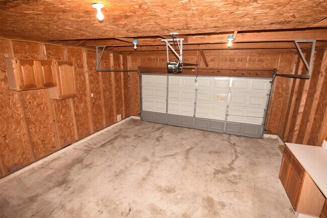 Building Photo - 10007 Elderberry Park Ln