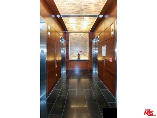 Building Photo - 1155 S Grand Ave