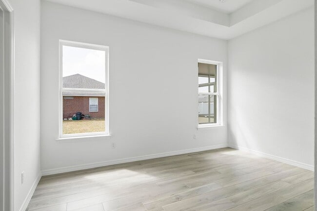 Building Photo - 31 Louvet Ln