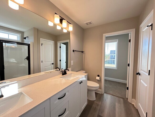 Building Photo - The Landing at Lewis Creek |