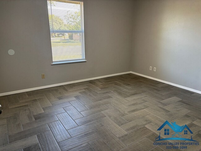 Building Photo - 1932 Glenwood Dr