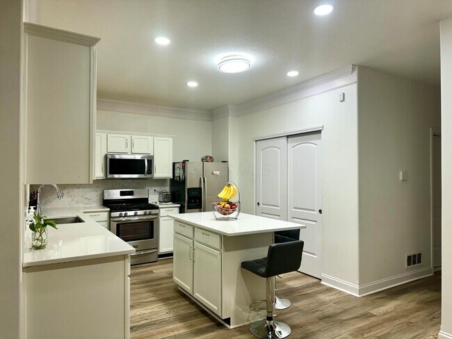 Building Photo - 329 Dovetail Dr