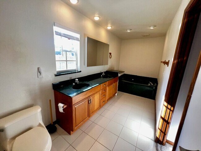 Building Photo - 320 Columbus Cir