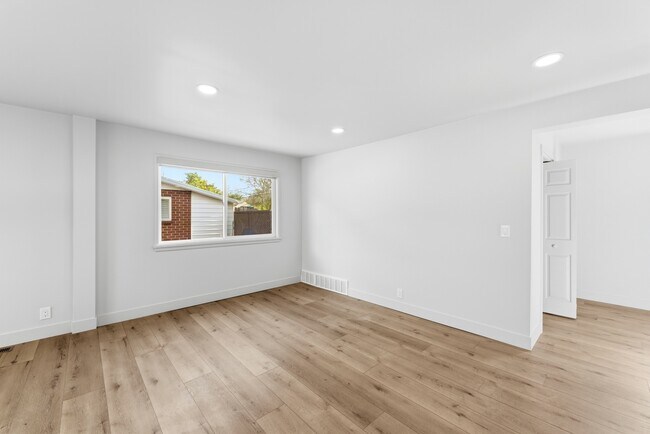 Building Photo - 1153 Buccaneer Dr