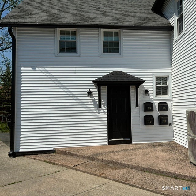Building Photo - 489 Middle Tpke E