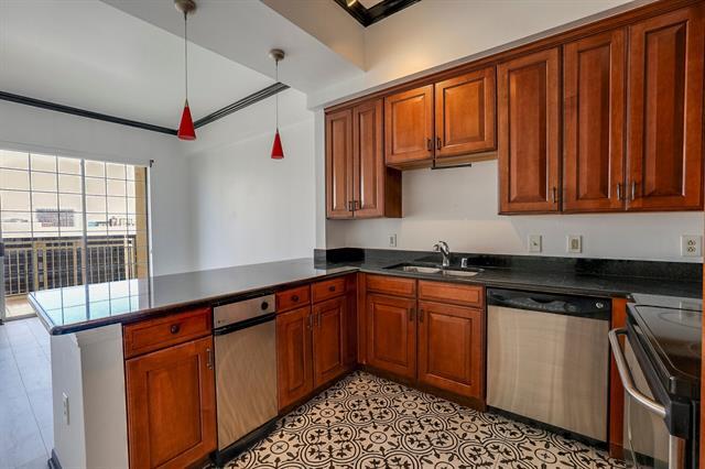 Building Photo - 3225 Turtle Creek Blvd