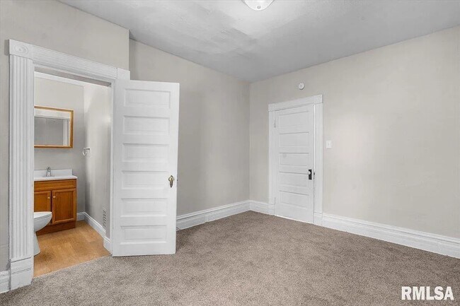 Building Photo - 1624 N 5th St