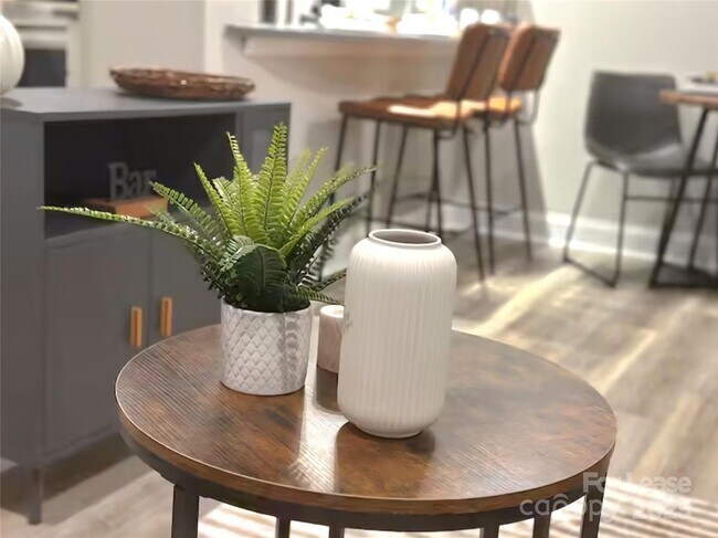 Building Photo - 2000 Patio Ct