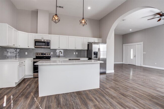 Building Photo - 5201 Eastside Ave