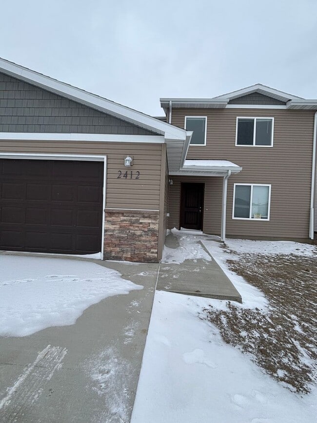 Primary Photo - 4 Bedroom Home