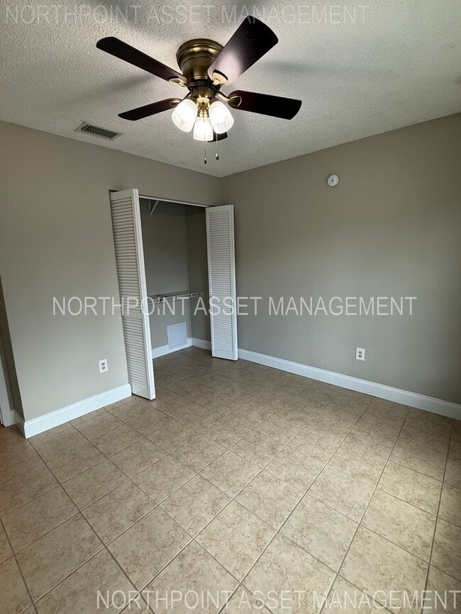 Building Photo - Stylish 2-Bed, 2-Bath Villa in the Heart o...
